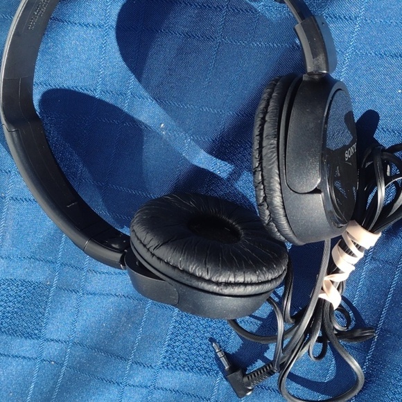 Sony Black Over-Ear Headphones - Picture 2 of 2